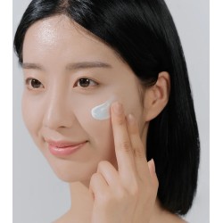 Skin1004 HyaluCica Madagascar Protector Solar facial sérum Water Fit SPF50+ PA++++ 50g