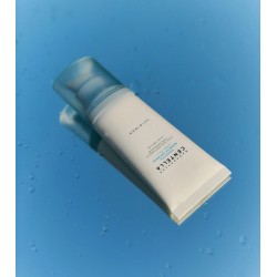 Skin1004 HyaluCica Madagascar Protector Solar facial sérum Water Fit SPF50+ PA++++ 50g